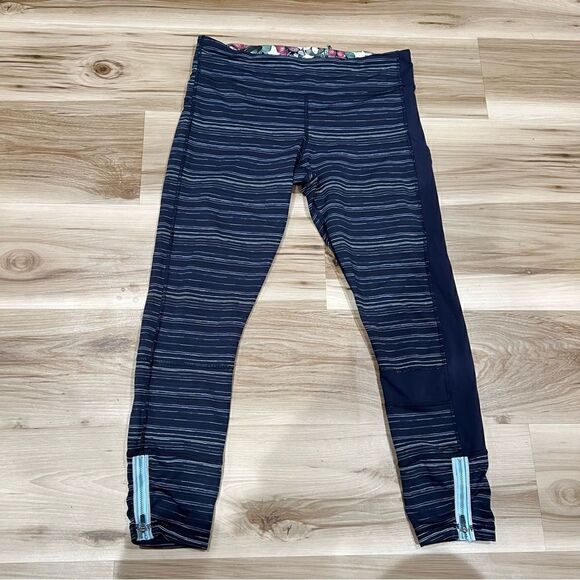 Lululemon RARE Run the World 7/8 Tight Leggings Cyber Stripe Naval Blue Womens10 - Picture 2 of 6